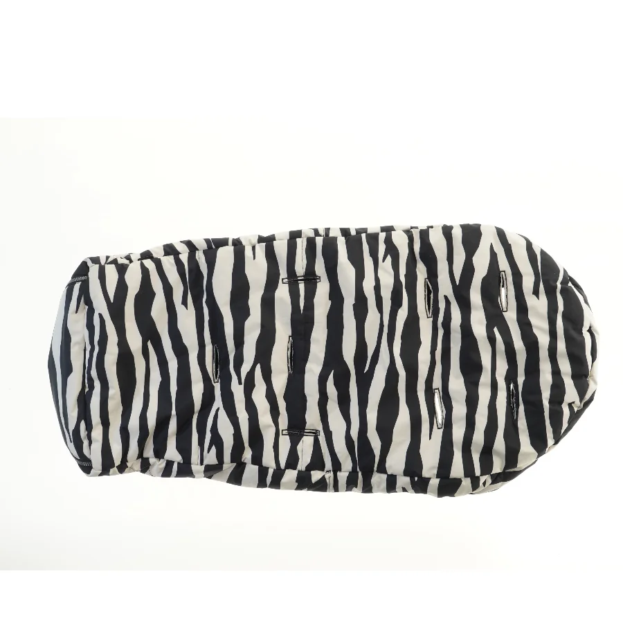 Zebra mønstret kørepose fra Molo (str. 91x48 cm)