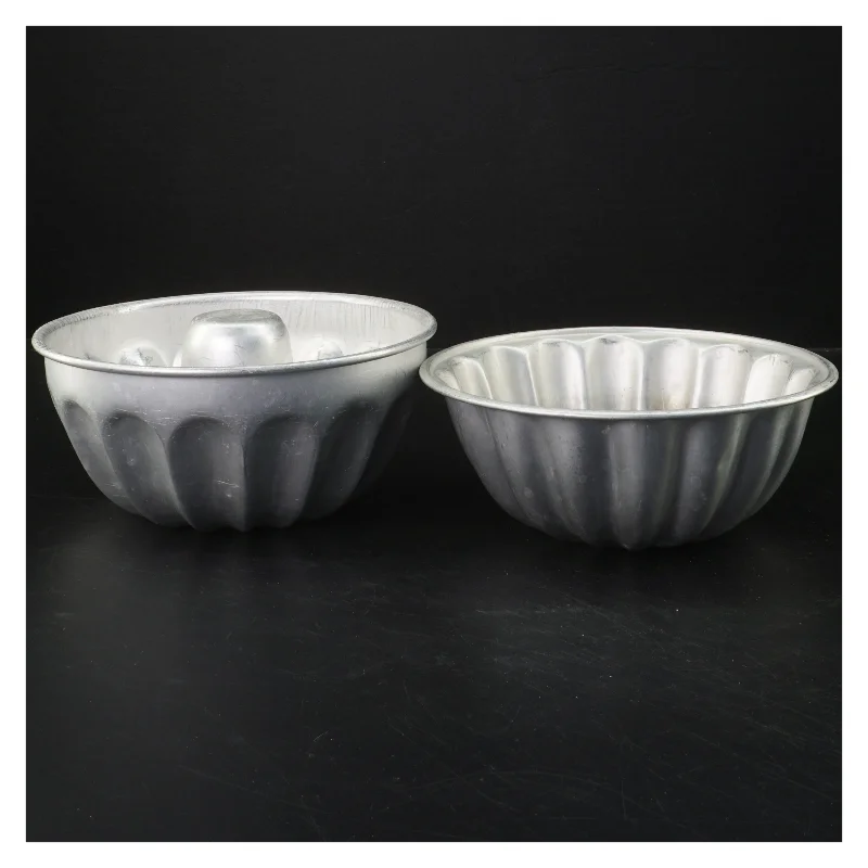 To vintage bagforme i aluminium (str. Ø 18 cm)