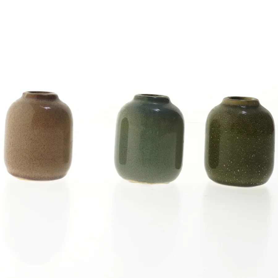 Sæt med små keramiske lysestager (str. 8 cm)