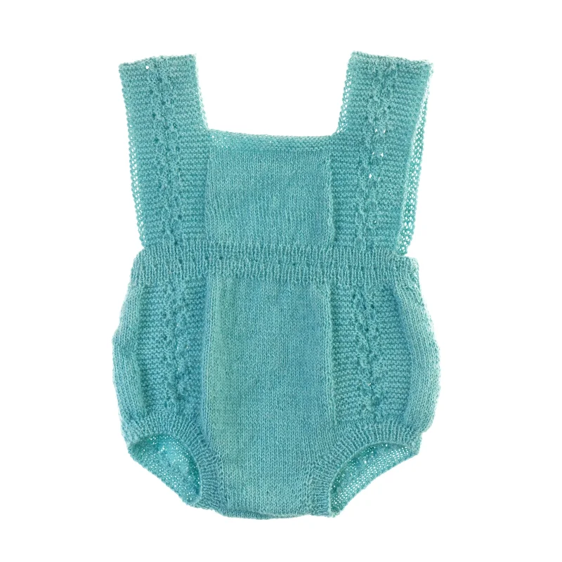 Håndstrikket babydragt (ca. str. 74)