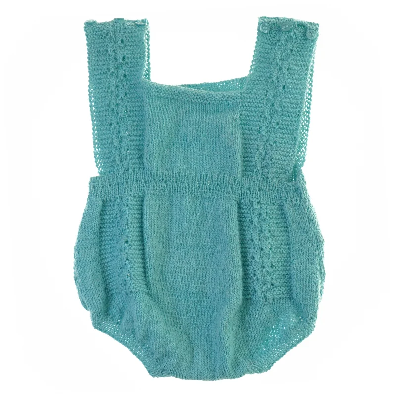 Håndstrikket babydragt (ca. str. 74)