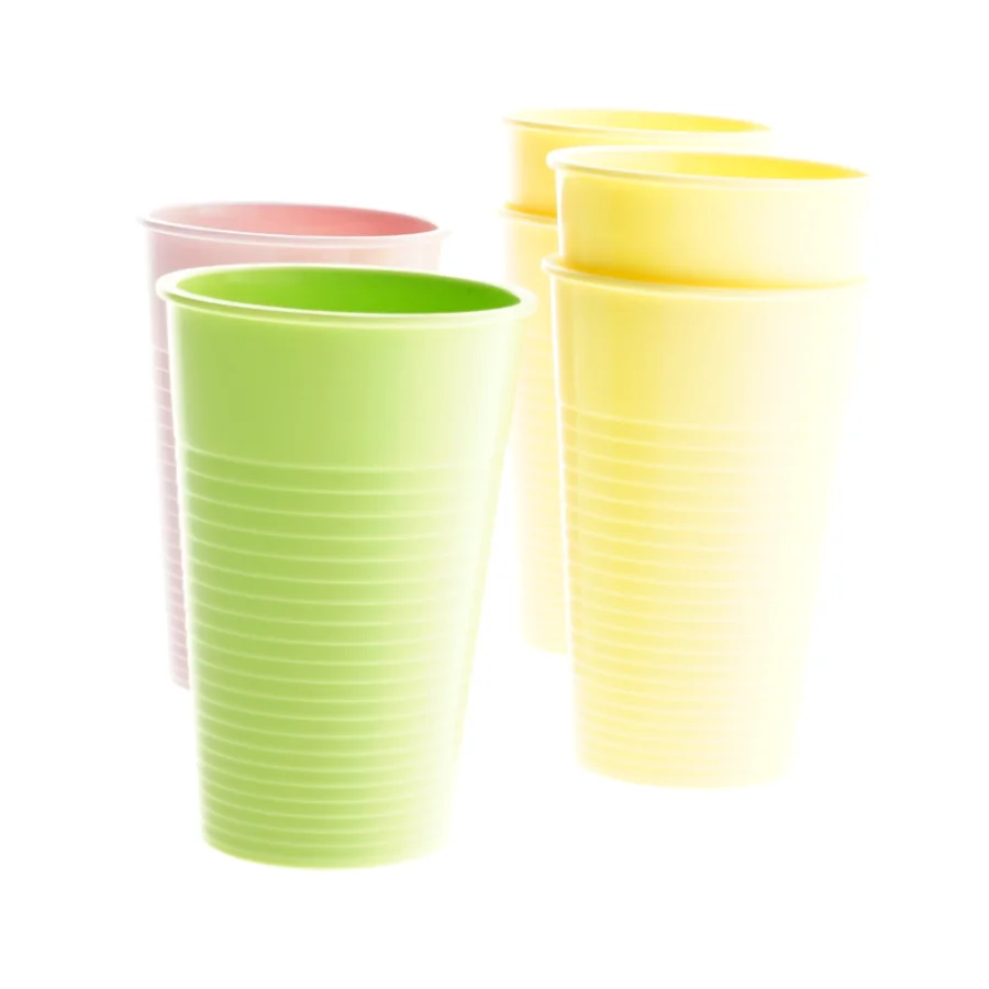 Plastikkopper, 6 stk (str. 6 styk. ø. 7,5 cm. højde. 11 cm)