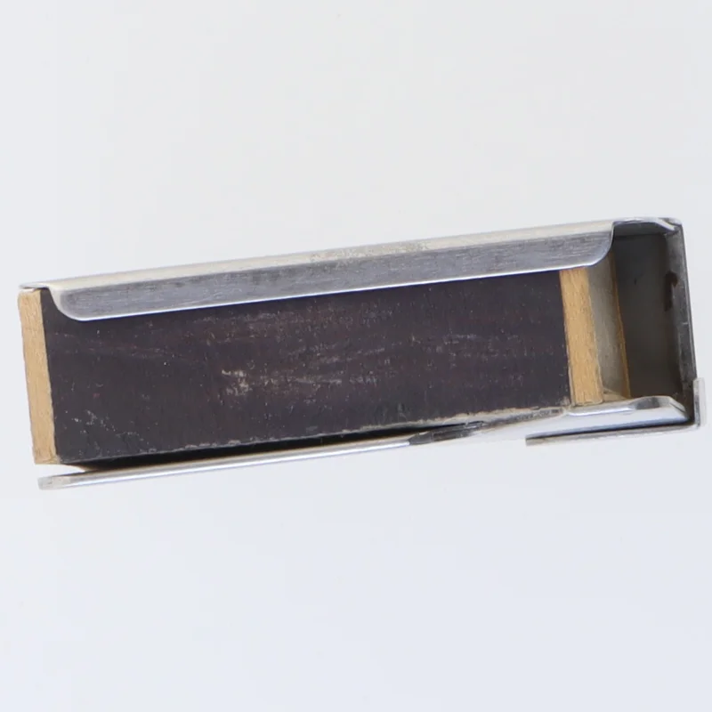 Metaltændstikæskeholder (str. 6 x 4 cm)