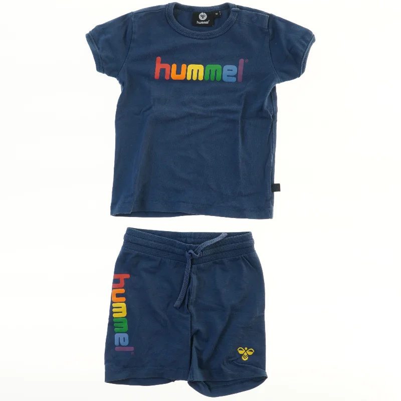 T-shirt og shorts sæt fra Hummel fra Hummel (str. 92)