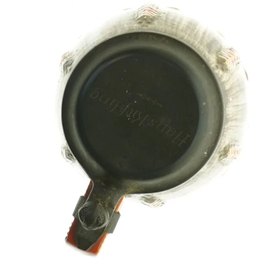 Gammeldags krus med låg fra Hans Kießling (str. H. 11,5 cm. ø. 11,5 cm)