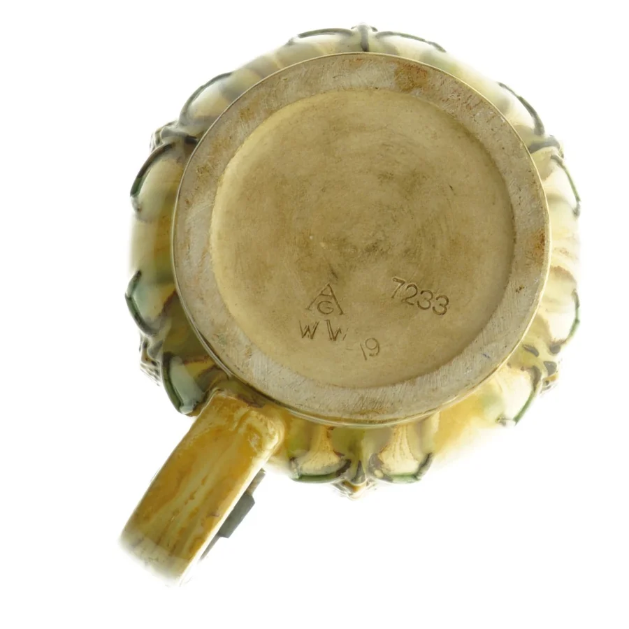 Gammeldags krus med låg fra Hans Kießling (str. H. 11,5 cm. ø. 11,5 cm)