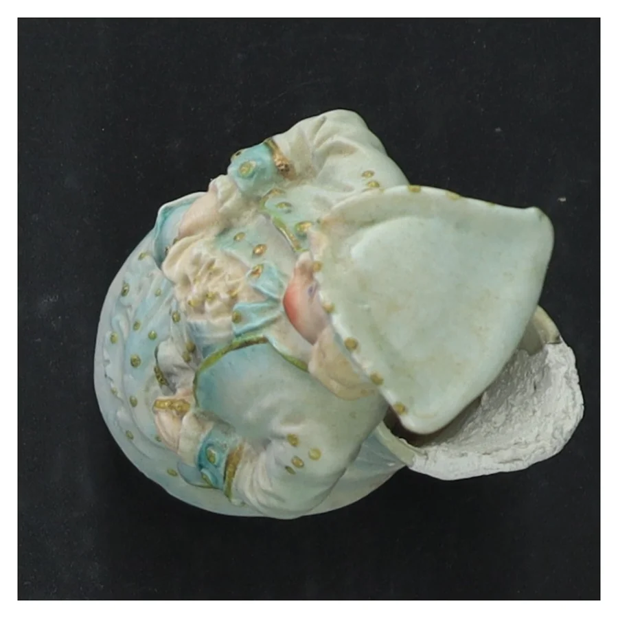 Porcelænsfigur af mand i historisk dragt