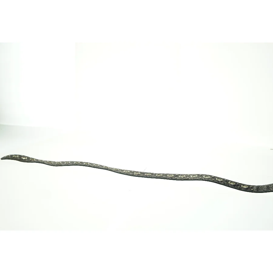 Læderbælte med metalnitter (str. 98 cm)