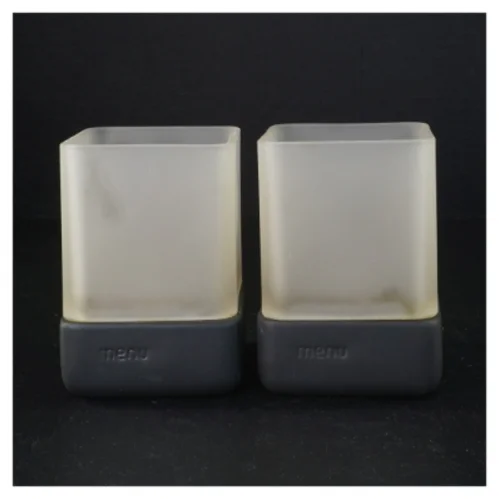 MENU lysestager i stål og frostet glas fra Menu (str. 9 x 13 cm)