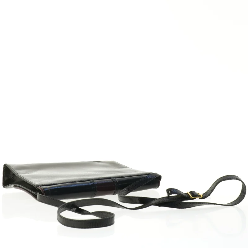 Flad sort skuldertaske fra Belsac (str. 27 x 16 x 5 cm)