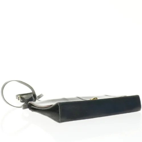 Flad sort skuldertaske fra Belsac (str. 27 x 16 x 5 cm)