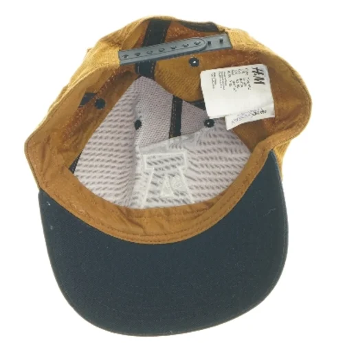 Baseballkasket med bogstav fra H&M (str. 152)