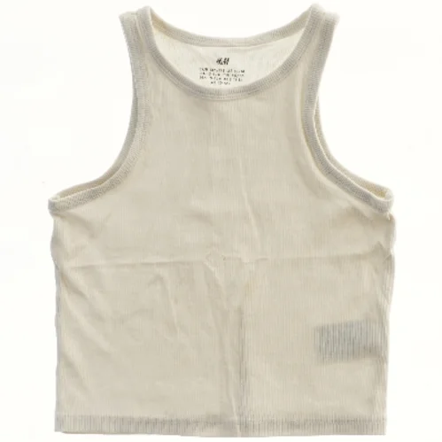 Tanktop fra H&M (str. 146)