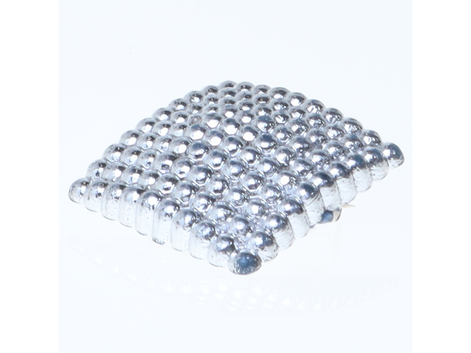 Sølvfarvet broche (str. 2,5x,2,5 cm)