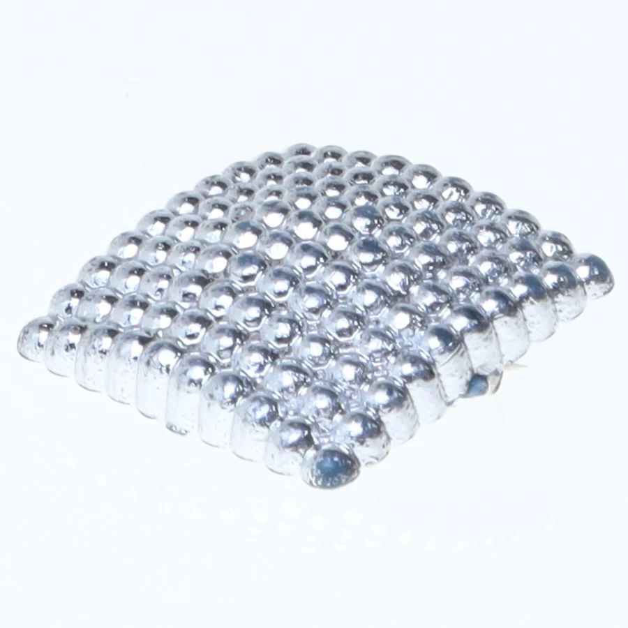 Sølvfarvet broche (str. 2,5x,2,5 cm)