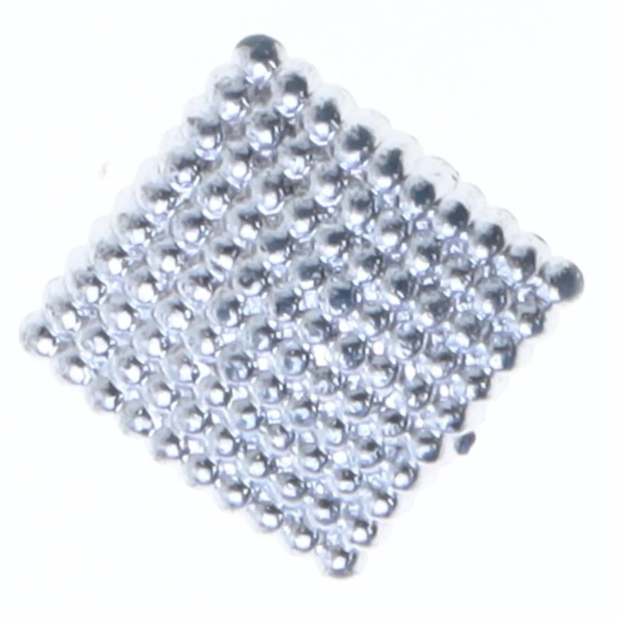 Sølvfarvet broche (str. 2,5x,2,5 cm)
