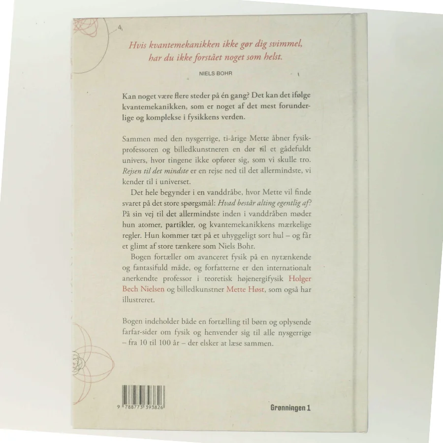 Rejsen til det mindste : en historie om atomfysik (fra 10 til 100 år) af Mette Høst (f. 1960) (Bog)