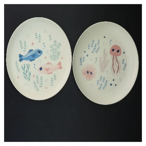 To børnetallerkener med havtematisk design fra Søstrene Grene (str. Ø 20 cm)