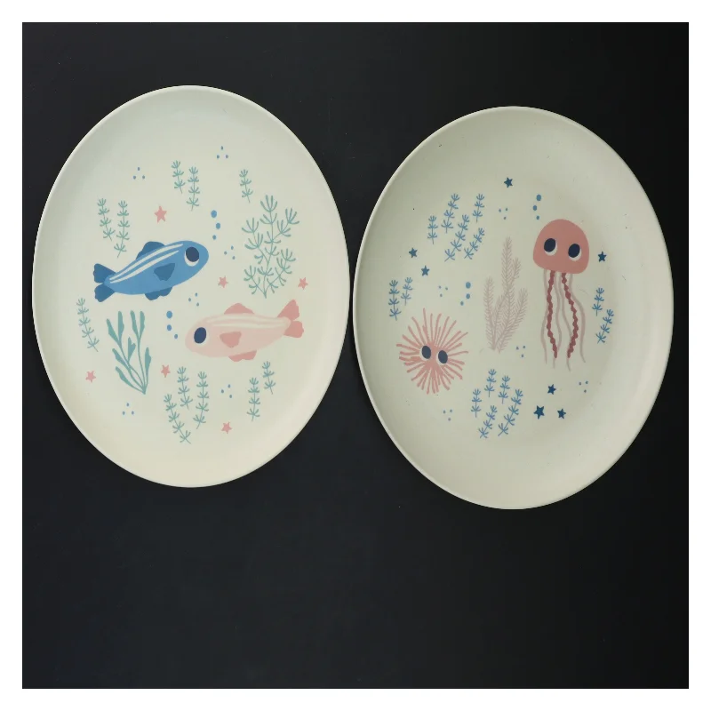 To børnetallerkener med havtematisk design fra Søstrene Grene (str. Ø 20 cm)