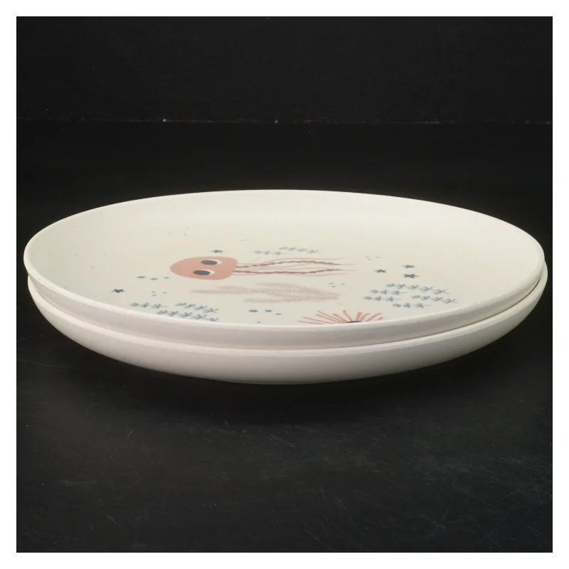 To børnetallerkener med havtematisk design fra Søstrene Grene (str. Ø 20 cm)