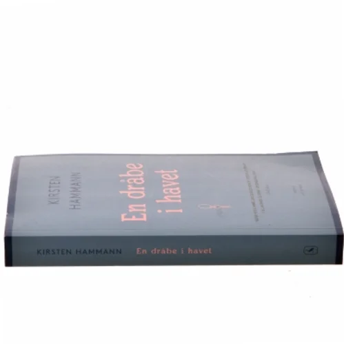 En dråbe i havet af Kirsten Hammann (Bog)