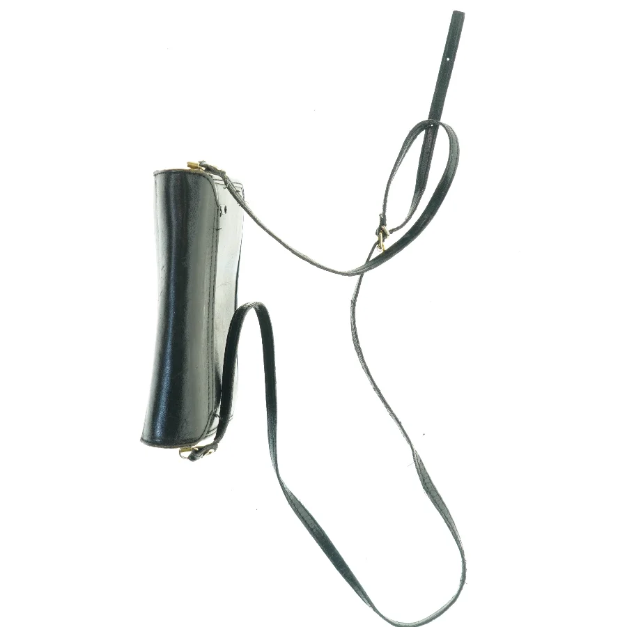 Brugt sort lædertaske fra Okay Soo (str. 20 x 17 cm)