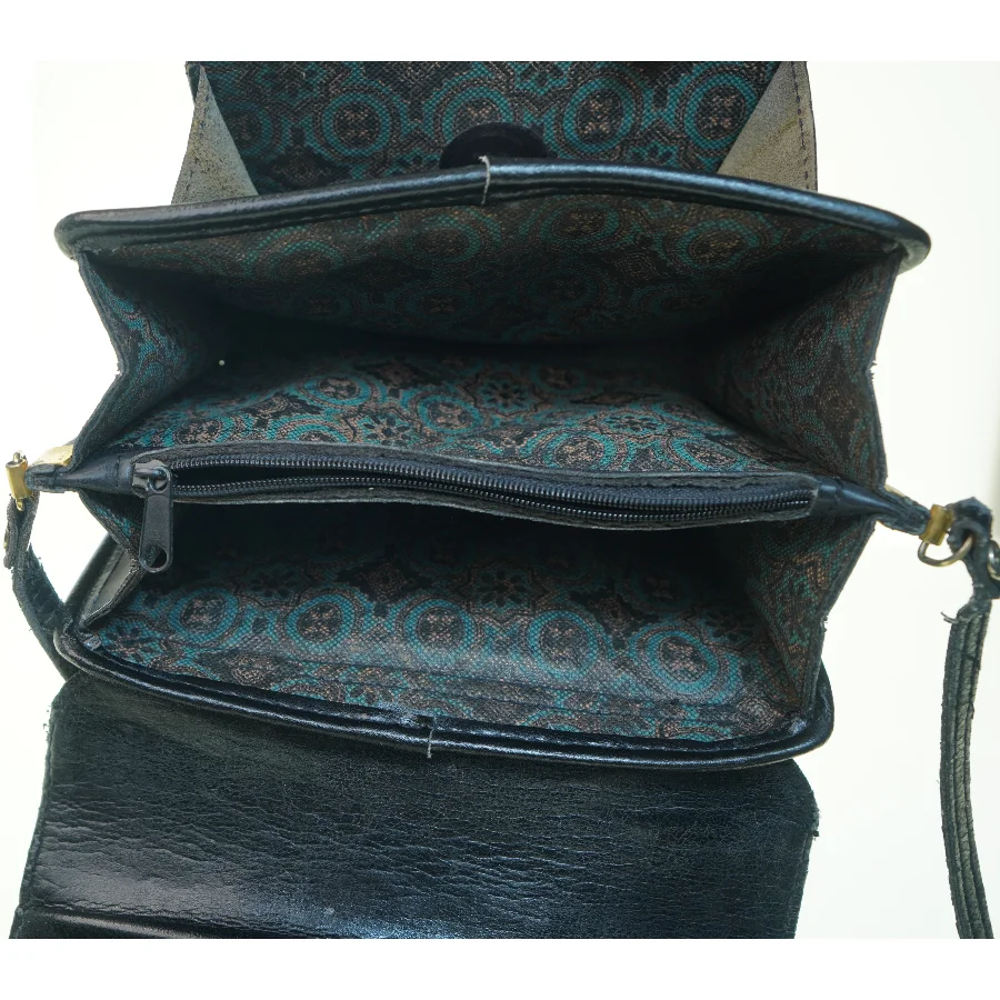 Brugt sort lædertaske fra Okay Soo (str. 20 x 17 cm)