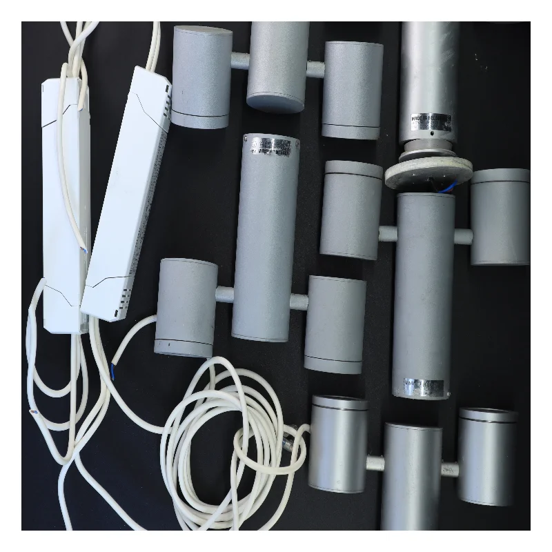 Loftslampe (inde/ude) med tre spots (2 stk) (str. 19 cm)