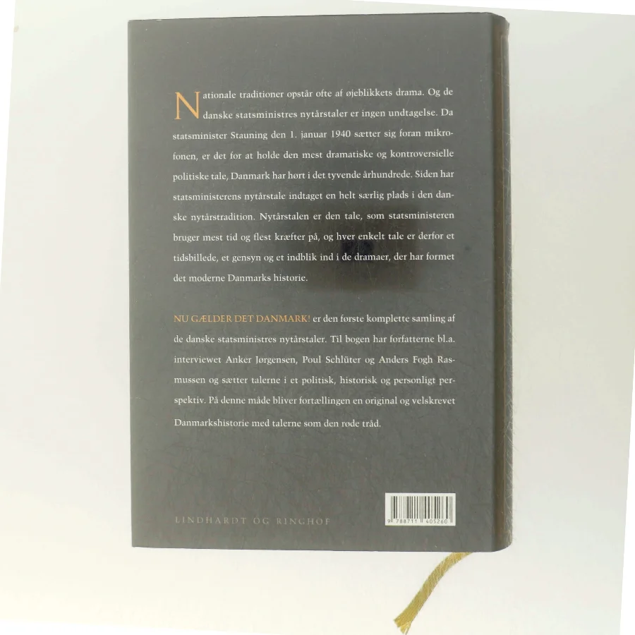 Nu gælder det Danmark! : statsministrenes nytårstaler af Eva Fischer Mellbin (Bog)