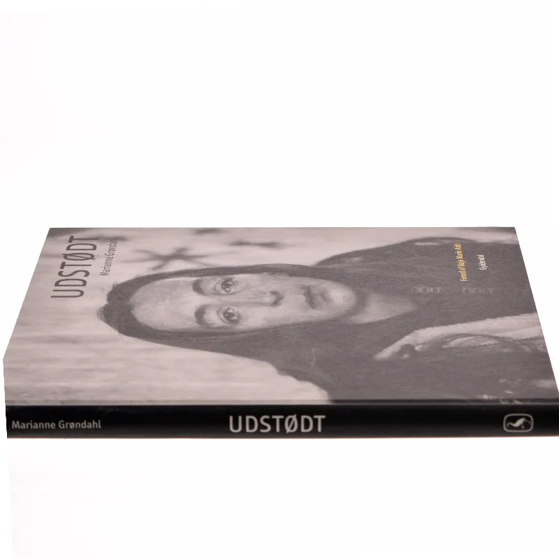 Fotobog 'Udstødt' af Marianne Grøndahl fra Gyldendal