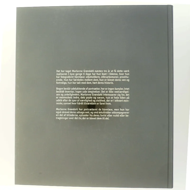 Fotobog 'Udstødt' af Marianne Grøndahl fra Gyldendal