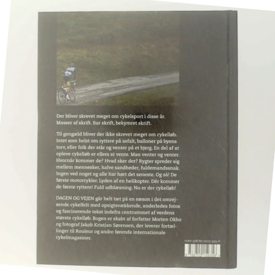 Dagen og vejen : en rejse i cykelsæsonen af Jakob Kristian Sørensen (Bog)