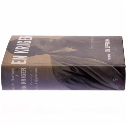 En kriger : portræt af Ole Lippmann af Niels Barfoed (Bog)