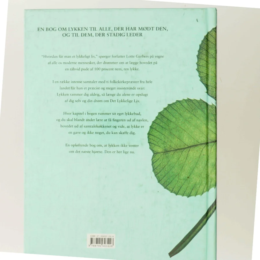 Vær her nu : hvad præster ved om lykke af Lotte Garbers (Bog)