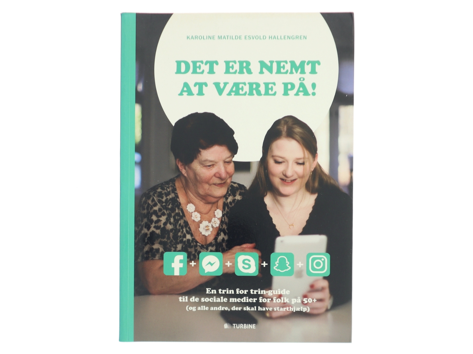 Det er nemt at være på! : en trin for trin-guide til de sociale medier for folk på 50+ (og alle andre, der skal have starthjælp) af Karoline Matilde Esvold Hallengren (f. 1997) (Bog)