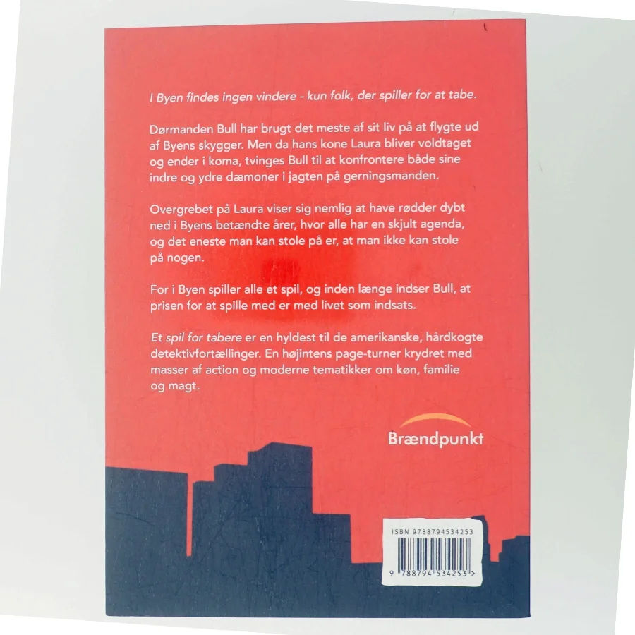 Et spil for tabere : spændingsroman af Rune Nøhr (f. 1982) (Bog)