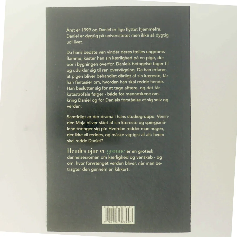 Hendes øjne er grønne : roman af Ole Højbo Andersen (Bog)