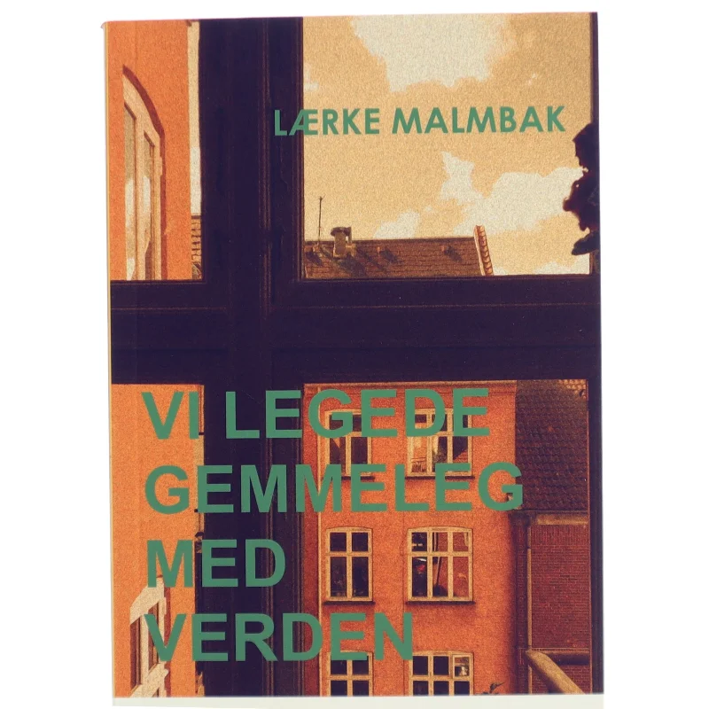 Vi legede gemmeleg med verden : roman af Lærke Malmbak (Bog)