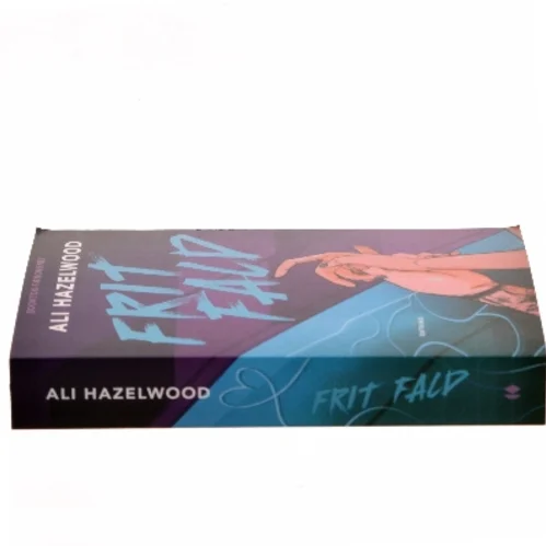 Frit fald af Ali Hazelwood (Bog)