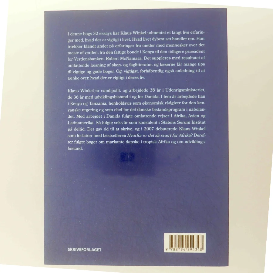 Om det vigtige : essays og indfald af Klaus Winkel (Bog)