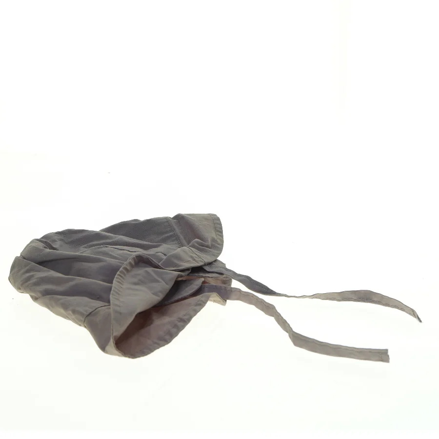 Grå babyhue fra Name It (str. 6 til 9 måneder)