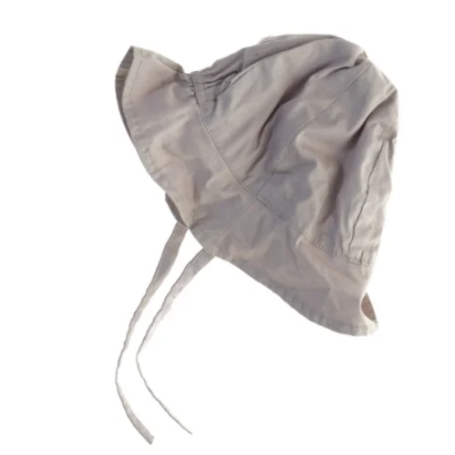 Grå babyhue fra Name It (str. 6 til 9 måneder)