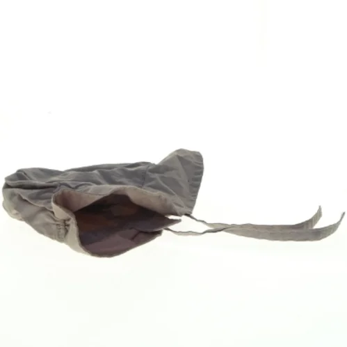 Grå babyhue fra Name It (str. 6 til 9 måneder)