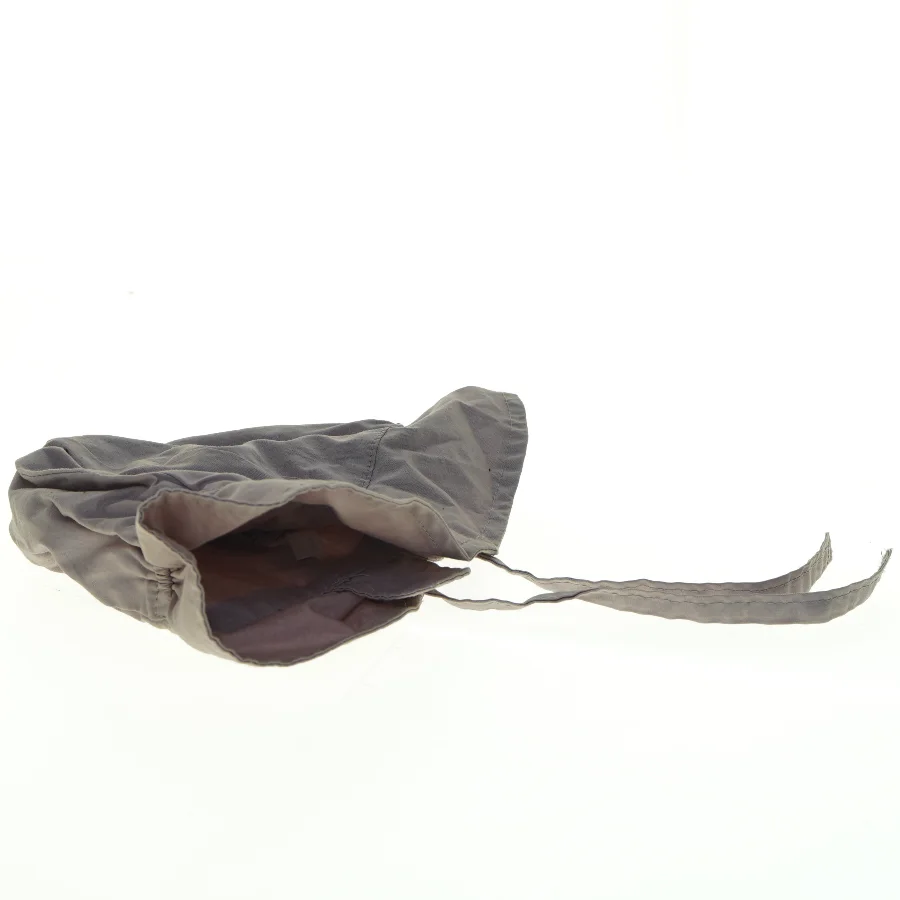 Grå babyhue fra Name It (str. 6 til 9 måneder)