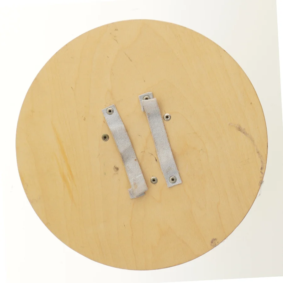 Træskjold med dekoration (str. Ø 36 cm)