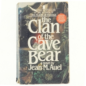Clan of the Cave Bear af Jean M. Auel (bog)