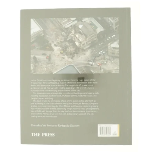 Earthquake (Christchurch, New Zealand: 22 February, 2011) af Chris Moore (Bog)