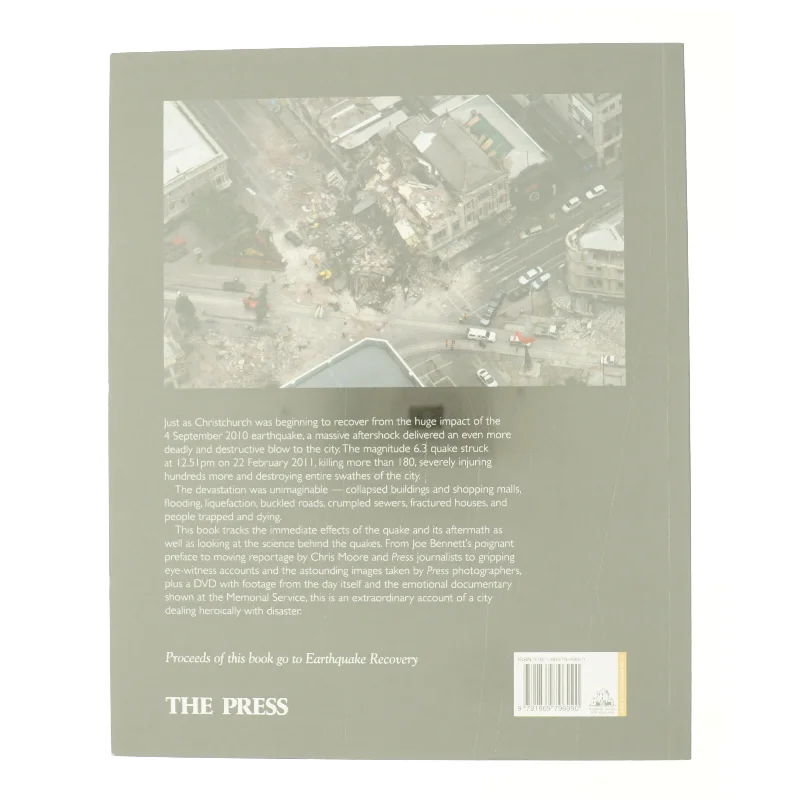 Earthquake (Christchurch, New Zealand: 22 February, 2011) af Chris Moore (Bog)