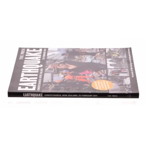 Earthquake (Christchurch, New Zealand: 22 February, 2011) af Chris Moore (Bog)