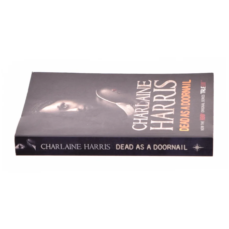 Dead as a Doornail by Charlaine Harris af Charlaine Harris (Bog)